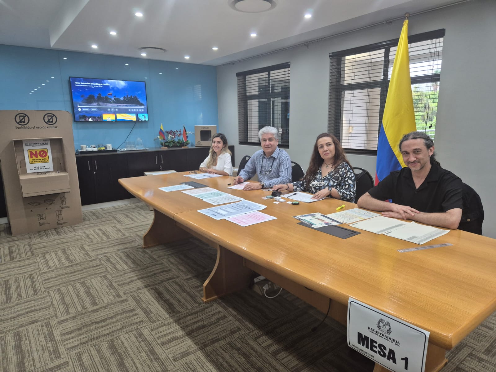 Desde Pretoria, se abren las urnas para las elecciones del Congreso de la República 2026