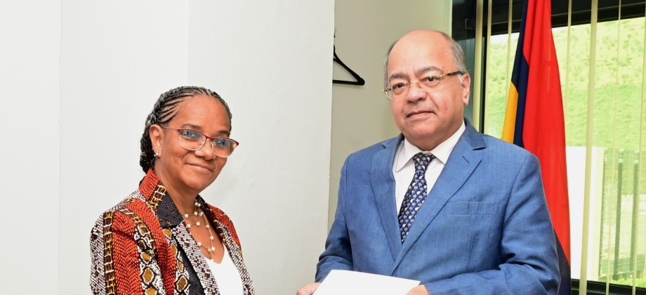 Embajadora de Colombia se reúne con el Secretario de Relaciones Exteriores de Mauricio